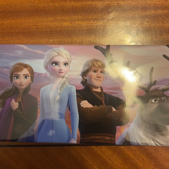 Frozen 2 pencil tin - Picture 3 of 6